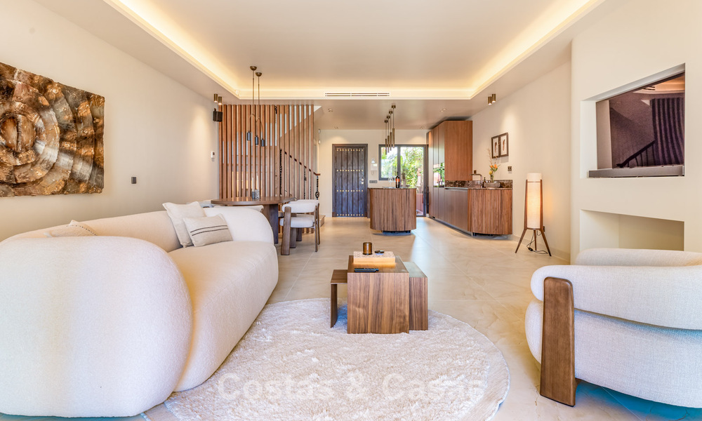 Luxurious renovated Mediterranean style townhouse for sale on Marbella’s Golden Mile 782957