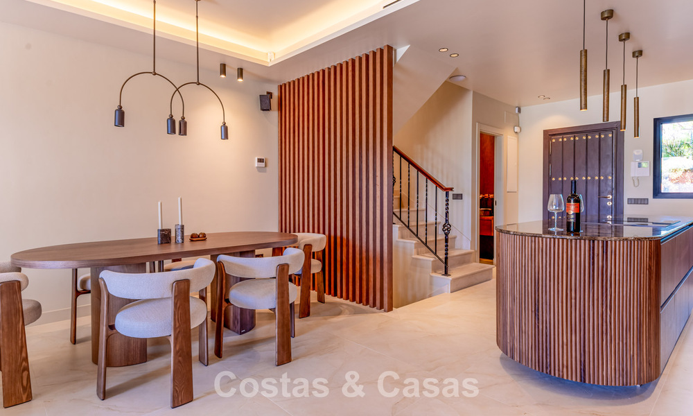 Luxurious renovated Mediterranean style townhouse for sale on Marbella’s Golden Mile 782958