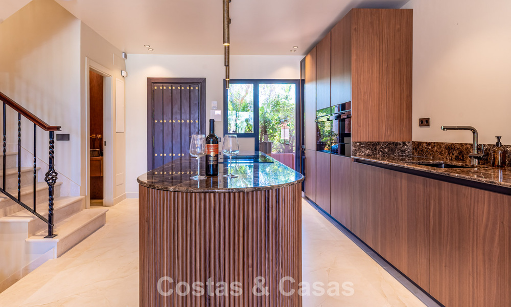 Luxurious renovated Mediterranean style townhouse for sale on Marbella’s Golden Mile 782959