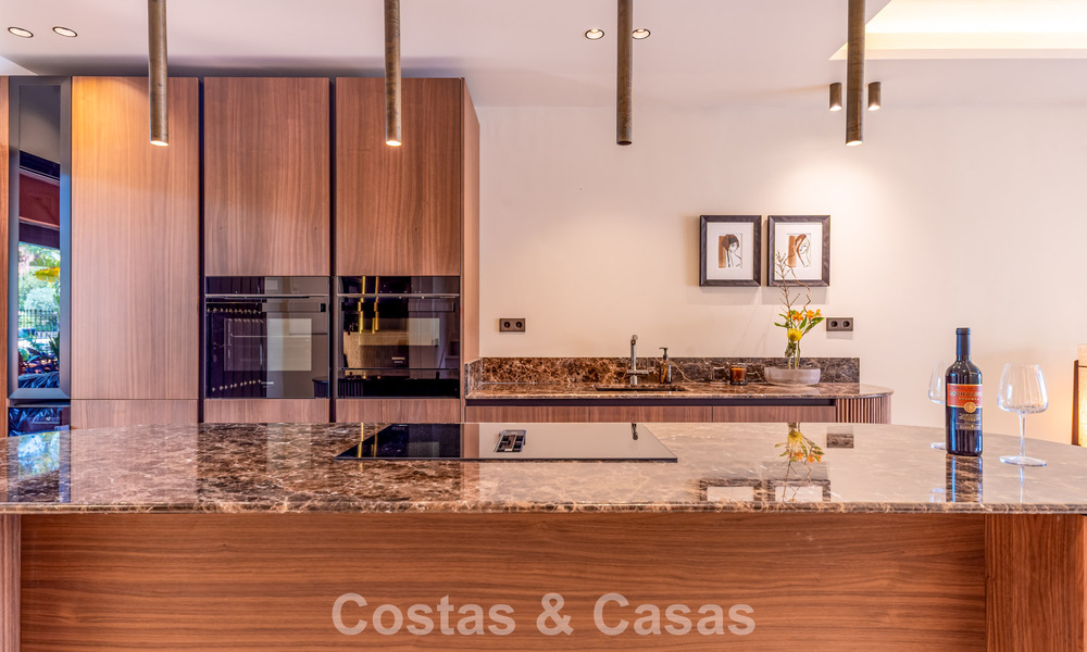 Luxurious renovated Mediterranean style townhouse for sale on Marbella’s Golden Mile 782960