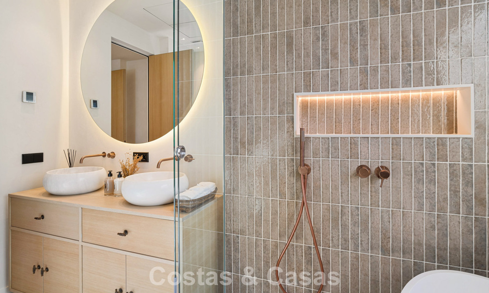 Move-in ready, single level luxury villa for sale in Nueva Andalucia’s Golf Valley, Marbella 781003
