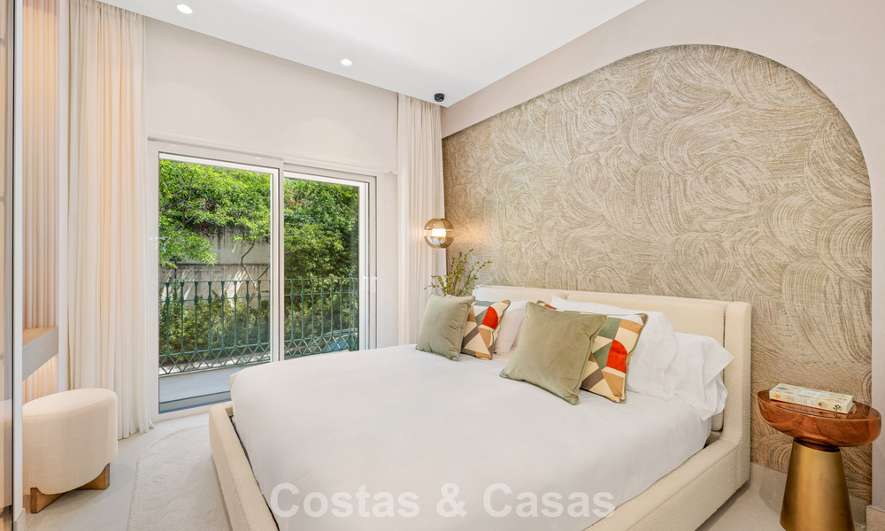 Luxurious 3-bedroom beachfront apartment with frontal sea views for sale east of Marbella centre 780932