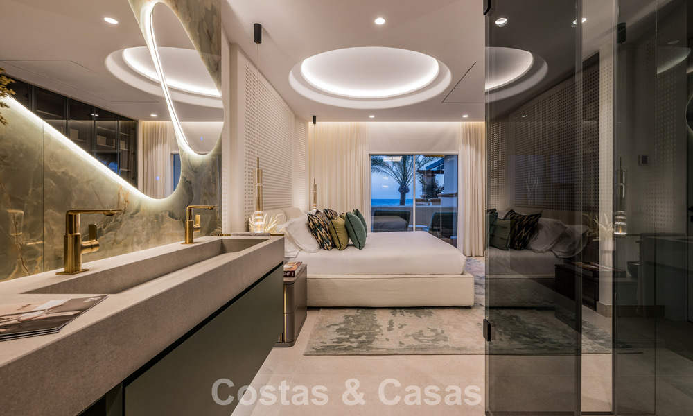 Luxurious 3-bedroom beachfront apartment with frontal sea views for sale east of Marbella centre 780969