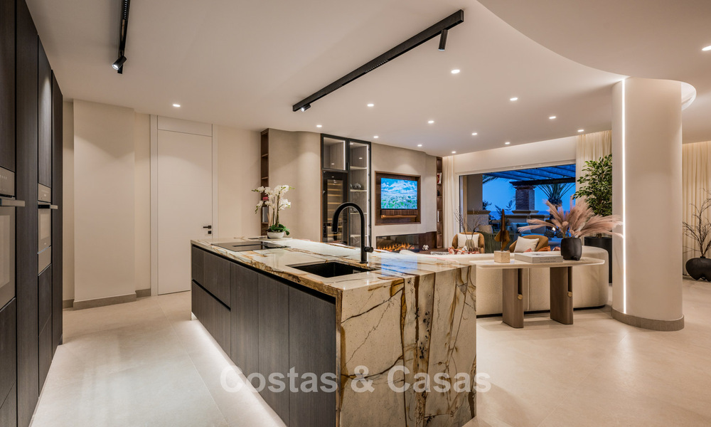 Luxurious 3-bedroom beachfront apartment with frontal sea views for sale east of Marbella centre 780972