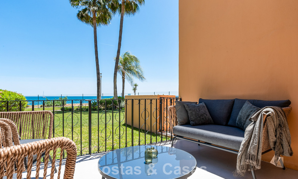 Move-in ready beach apartment with stunning sea views for sale in the western part of Estepona 781067