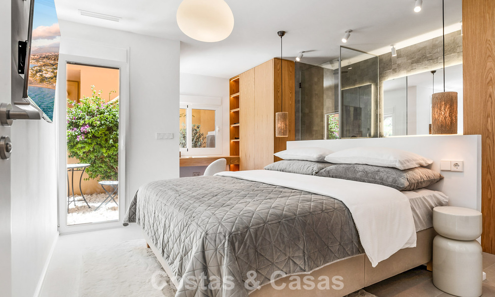 Move-in ready beach apartment with stunning sea views for sale in the western part of Estepona 781068
