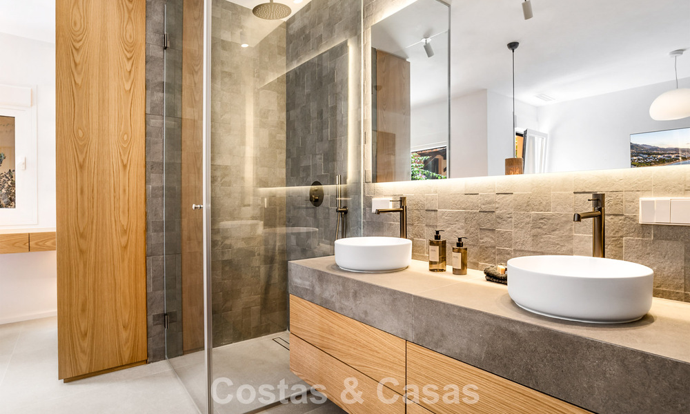 Move-in ready beach apartment with stunning sea views for sale in the western part of Estepona 781070