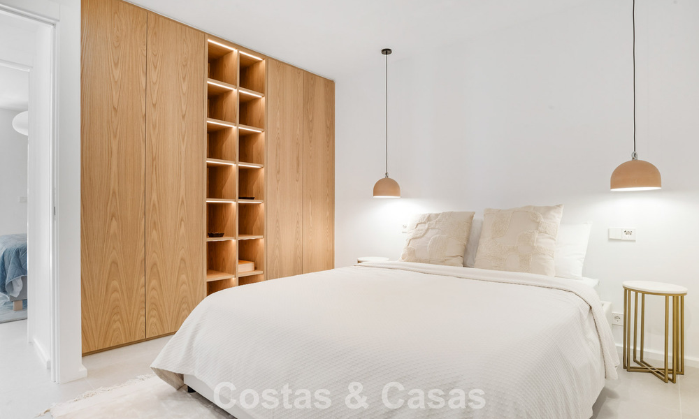 Move-in ready beach apartment with stunning sea views for sale in the western part of Estepona 781072