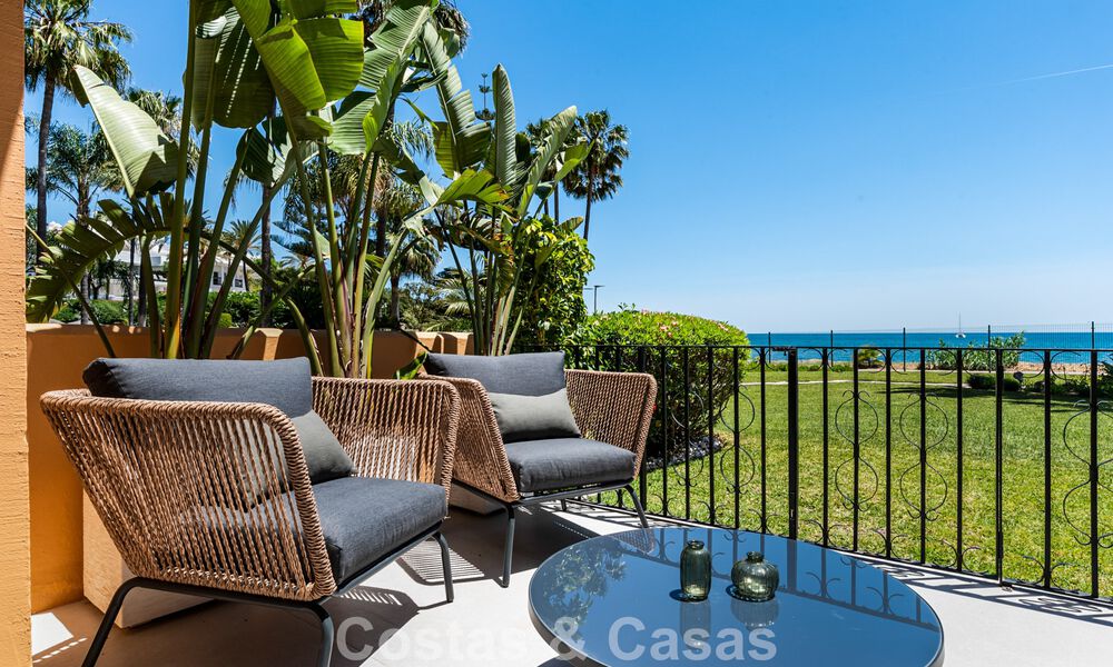 Move-in ready beach apartment with stunning sea views for sale in the western part of Estepona 781075