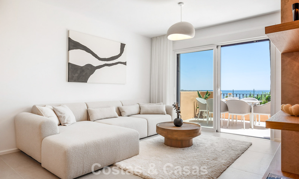 Move-in ready beach apartment with stunning sea views for sale in the western part of Estepona 781080