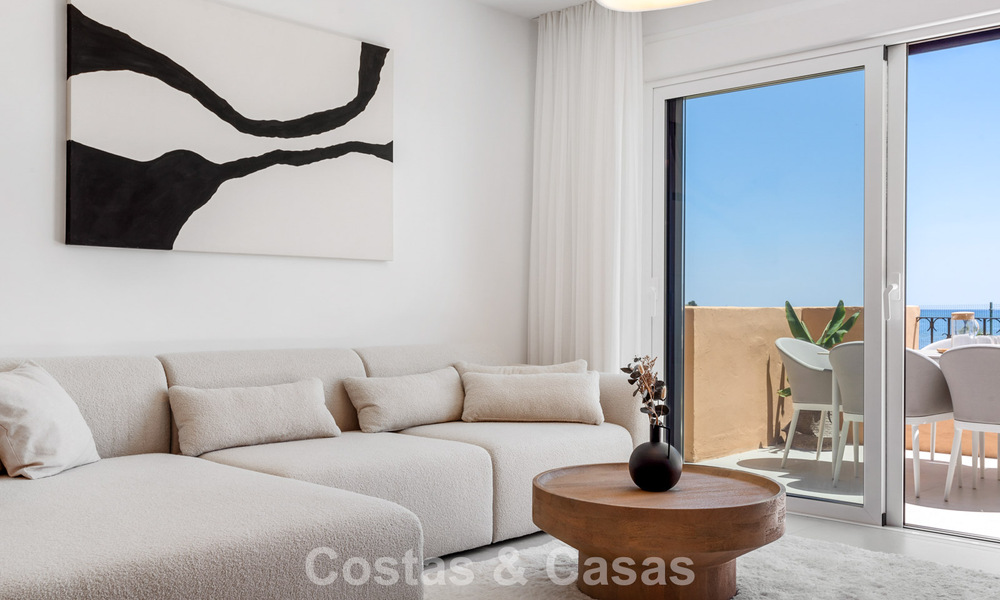 Move-in ready beach apartment with stunning sea views for sale in the western part of Estepona 781084