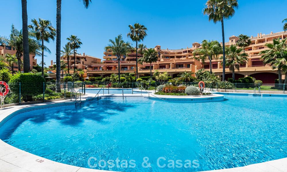 Move-in ready beach apartment with stunning sea views for sale in the western part of Estepona 781089