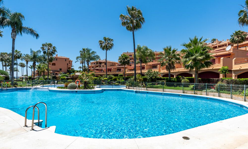 Move-in ready beach apartment with stunning sea views for sale in the western part of Estepona 781090