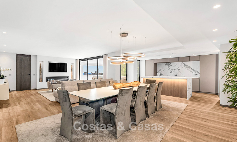 Renovated, spacious 5-bedroom apartment for sale in Puerto Banus, Marbella 781217