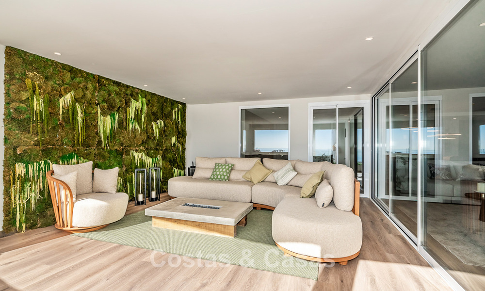 Renovated, spacious 5-bedroom apartment for sale in Puerto Banus, Marbella 781218