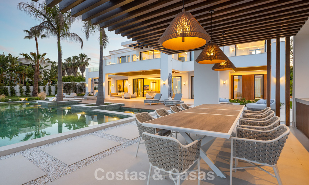 Exclusive luxury villa with modern Andalusian architecture for sale with panoramic sea views in Marbella - Benahavis 781174