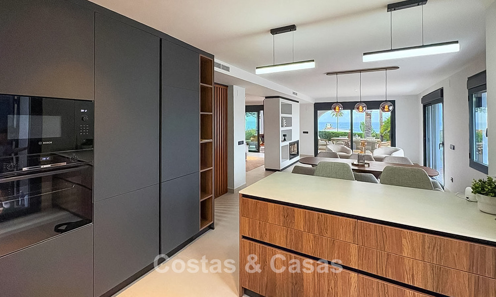 Luxury single storey villa with sea views for sale near the beach and golf course in Mijas Costa, Costa del Sol 781224