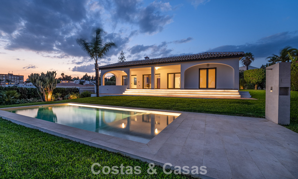 Luxury single storey villa with sea views for sale near the beach and golf course in Mijas Costa, Costa del Sol 781240