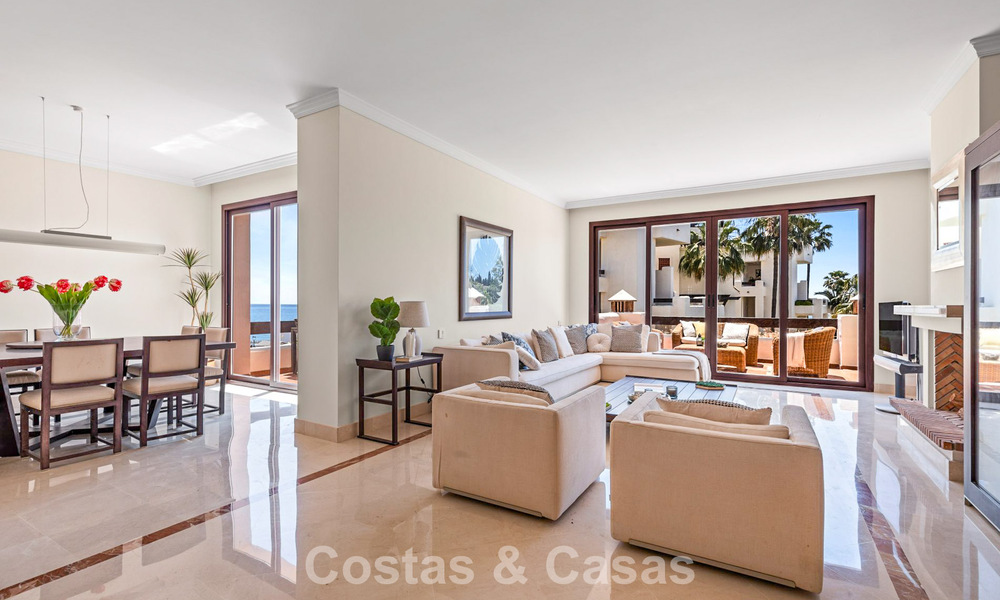 Luxury penthouse for sale on the beach on the New Golden Mile between Marbella and Estepona 781272