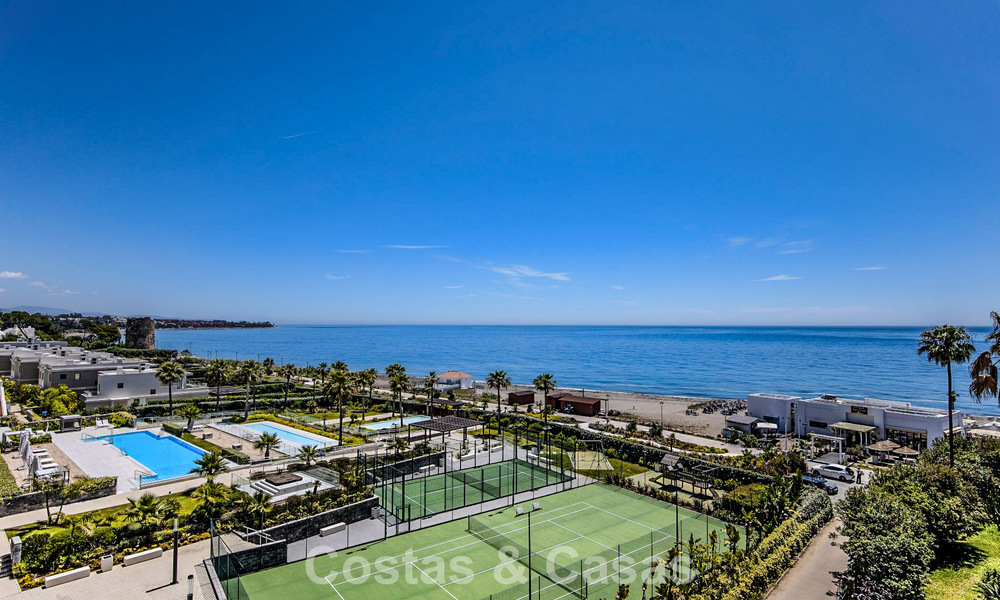 Luxury penthouse for sale on the beach on the New Golden Mile between Marbella and Estepona 781276