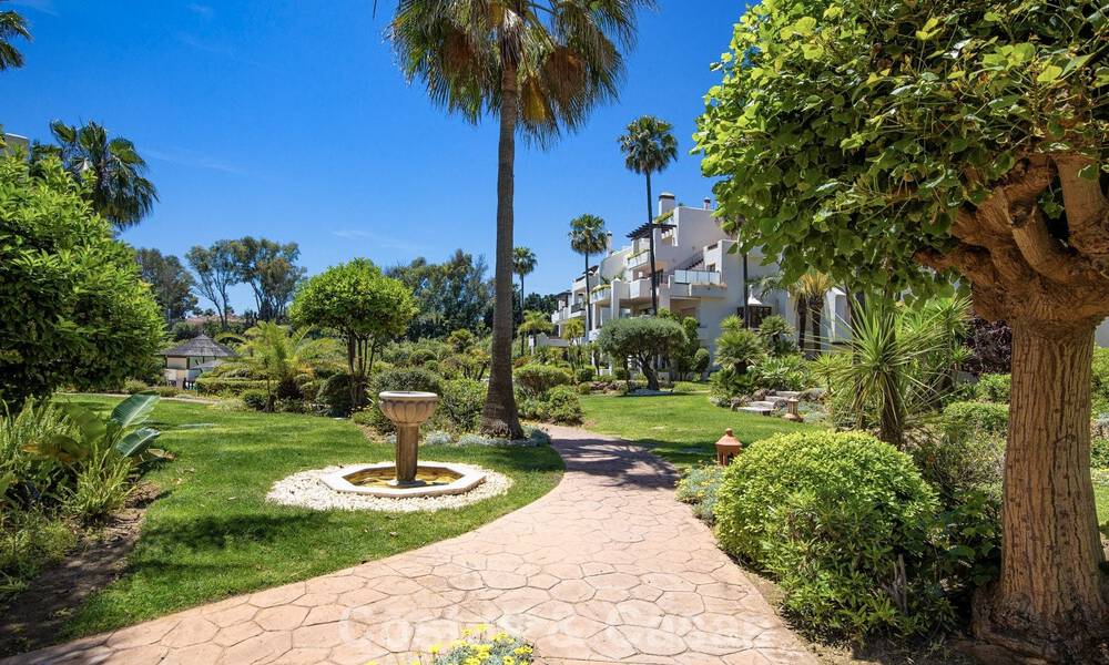 Luxury penthouse for sale on the beach on the New Golden Mile between Marbella and Estepona 781281