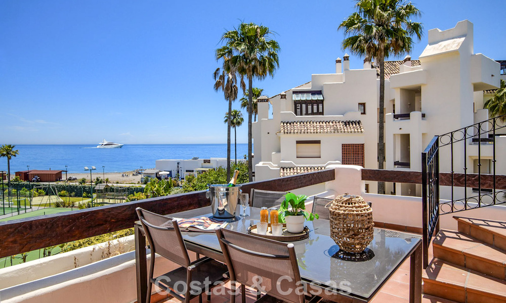 Luxury penthouse for sale on the beach on the New Golden Mile between Marbella and Estepona 781290