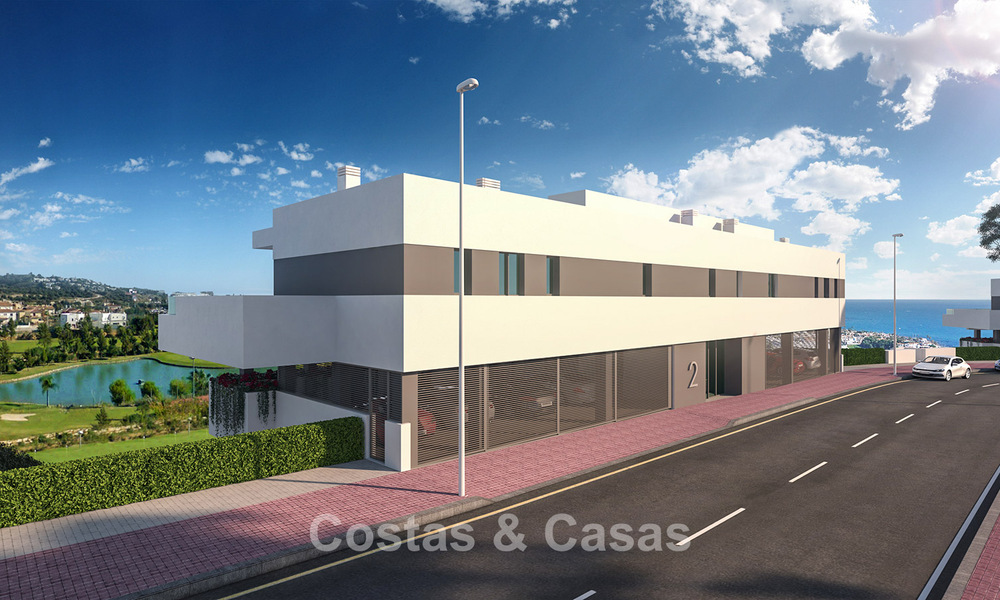 New apartments with sea views for sale just a stone's throw from the golf course in La Cala de Mijas, Costa del Sol 781165