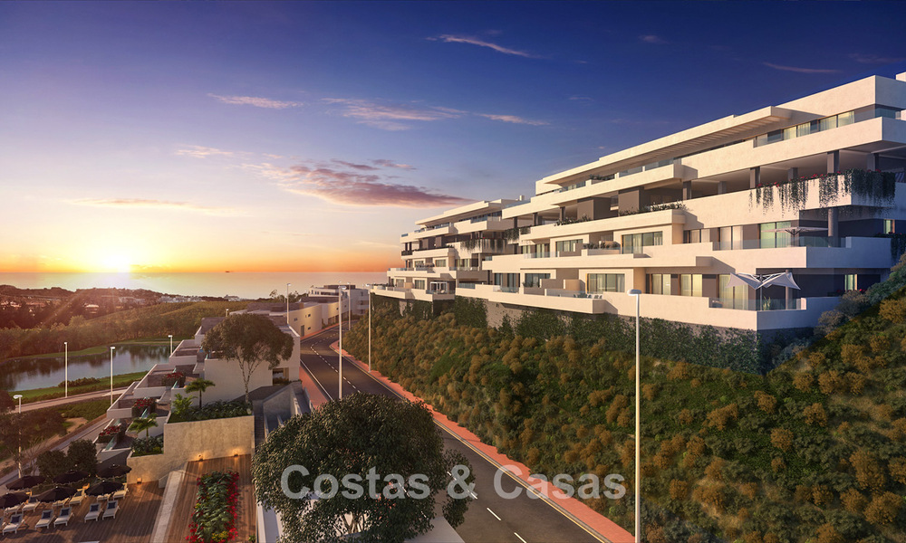 New apartments with sea views for sale just a stone's throw from the golf course in La Cala de Mijas, Costa del Sol 781166