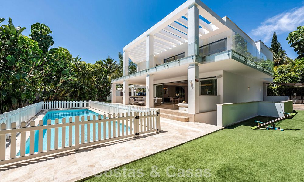 Modernist family villa for sale, in a sought-after community in La Quinta, Marbella - Benahavis 781411