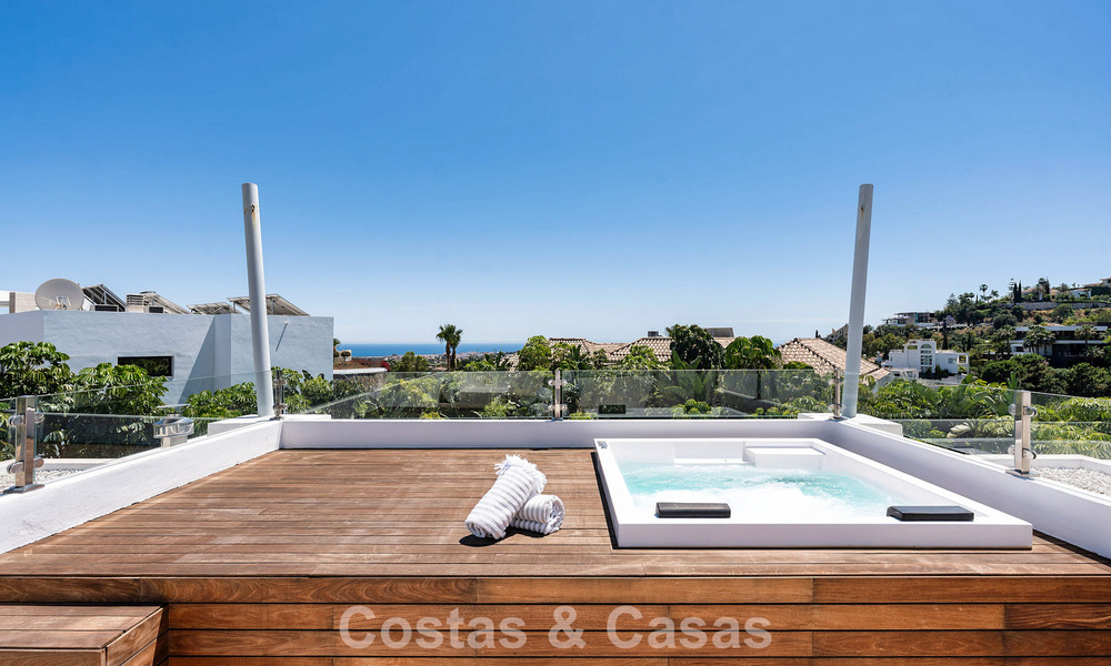 Modernist family villa for sale, in a sought-after community in La Quinta, Marbella - Benahavis 781418