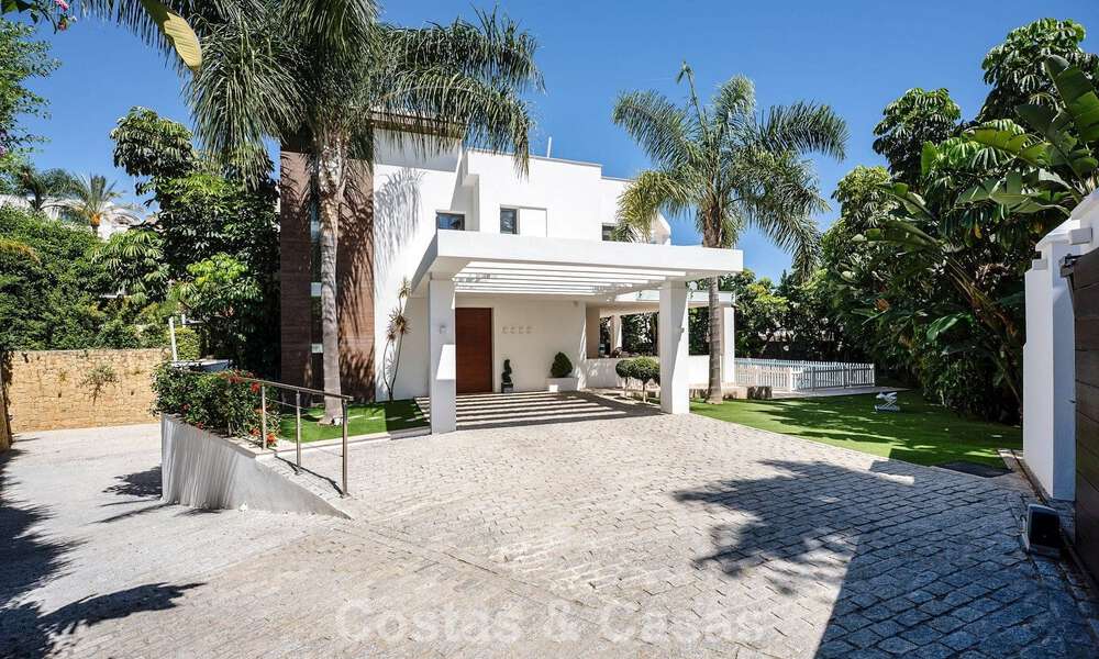 Modernist family villa for sale, in a sought-after community in La Quinta, Marbella - Benahavis 781460