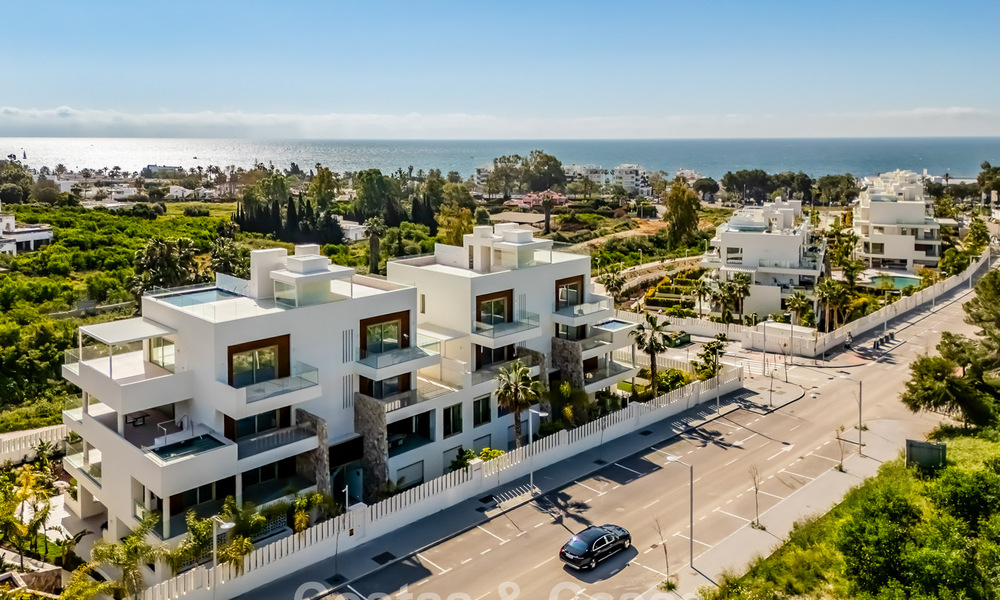 Superior triplex apartment with private garden and pool for sale in the centre of Marbella's Golden Mile 781469