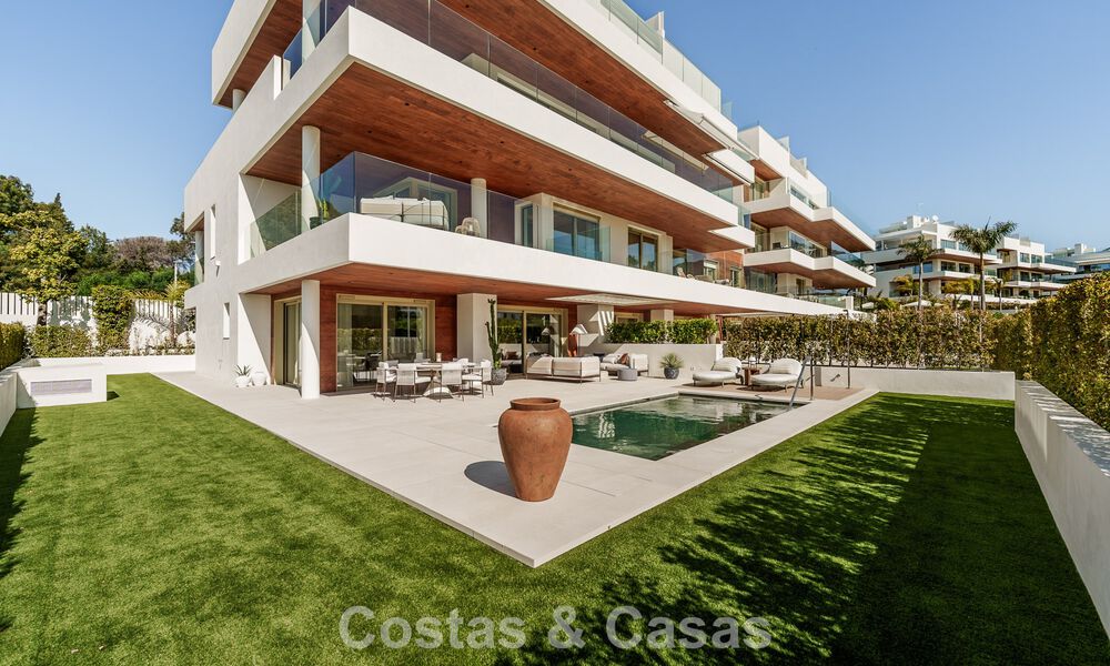 Superior triplex apartment with private garden and pool for sale in the centre of Marbella's Golden Mile 781499