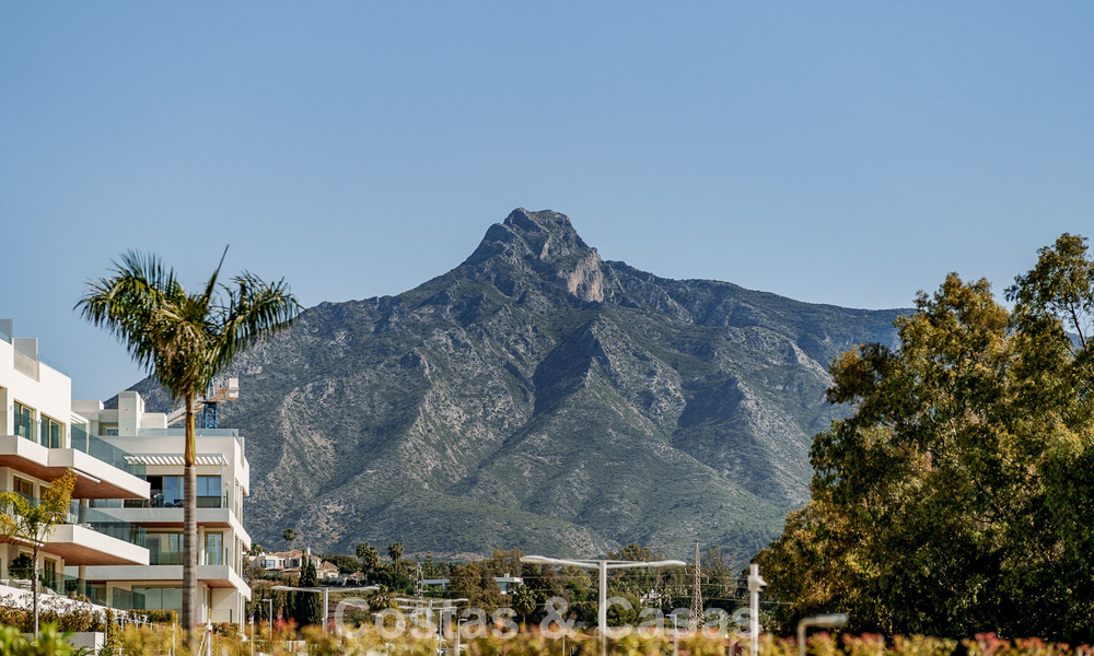 Superior triplex apartment with private garden and pool for sale in the centre of Marbella's Golden Mile 781509