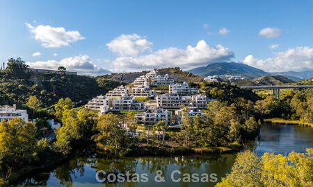 Move-in ready, modern penthouse in a lakeside complex with panoramic views for sale in Nueva Andalucia, Marbella 781558