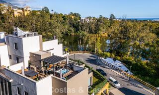 Move-in ready, modern penthouse in a lakeside complex with panoramic views for sale in Nueva Andalucia, Marbella 781560 