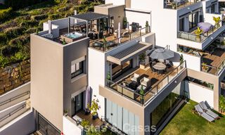 Move-in ready, modern penthouse in a lakeside complex with panoramic views for sale in Nueva Andalucia, Marbella 781561 