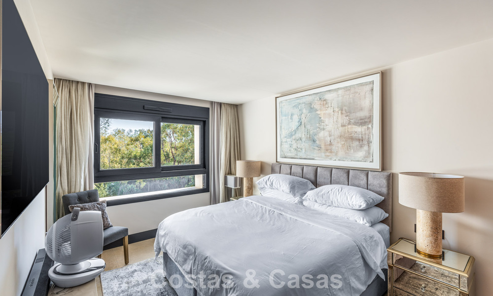 Move-in ready, modern penthouse in a lakeside complex with panoramic views for sale in Nueva Andalucia, Marbella 781568