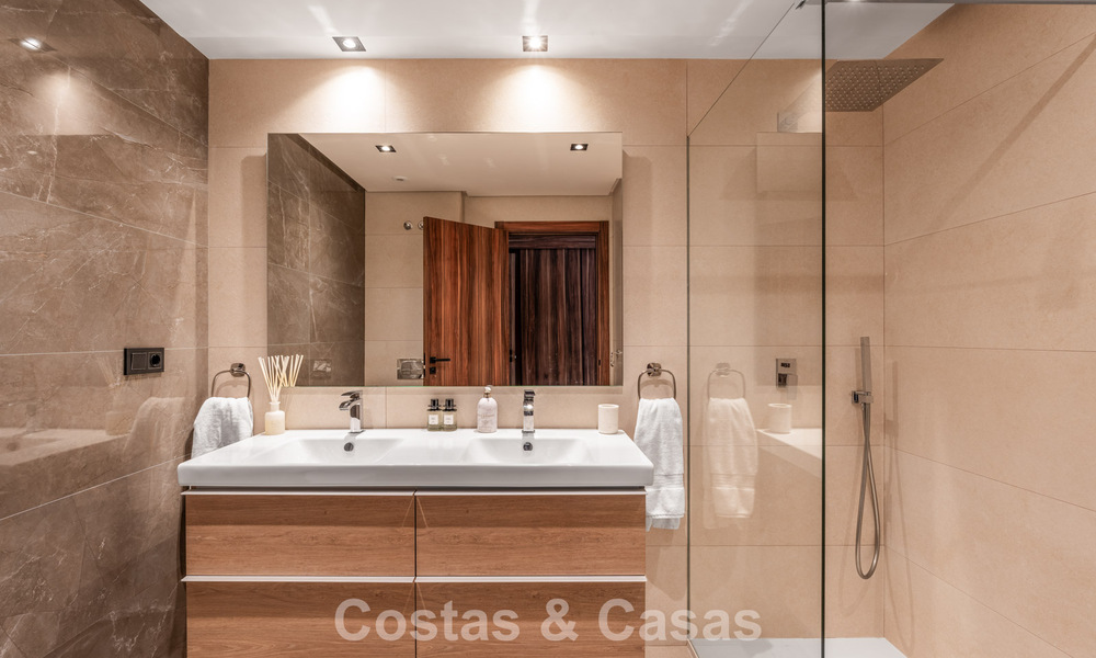 Move-in ready, modern penthouse in a lakeside complex with panoramic views for sale in Nueva Andalucia, Marbella 781572