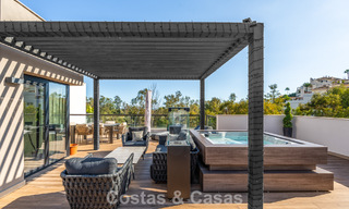 Move-in ready, modern penthouse in a lakeside complex with panoramic views for sale in Nueva Andalucia, Marbella 781573 