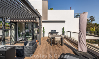 Move-in ready, modern penthouse in a lakeside complex with panoramic views for sale in Nueva Andalucia, Marbella 781576 