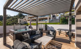Move-in ready, modern penthouse in a lakeside complex with panoramic views for sale in Nueva Andalucia, Marbella 781577 