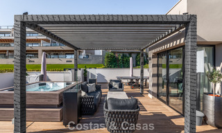 Move-in ready, modern penthouse in a lakeside complex with panoramic views for sale in Nueva Andalucia, Marbella 781578 