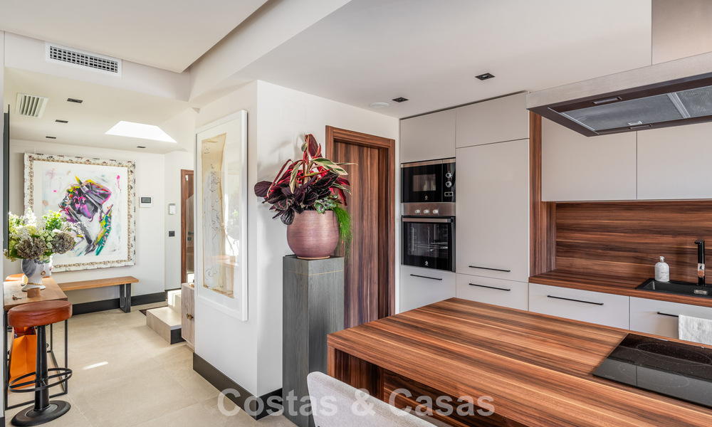 Move-in ready, modern penthouse in a lakeside complex with panoramic views for sale in Nueva Andalucia, Marbella 781581