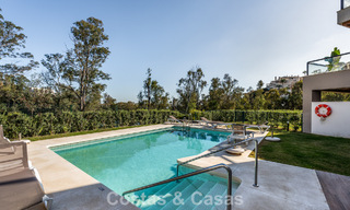 Move-in ready, modern penthouse in a lakeside complex with panoramic views for sale in Nueva Andalucia, Marbella 781582 
