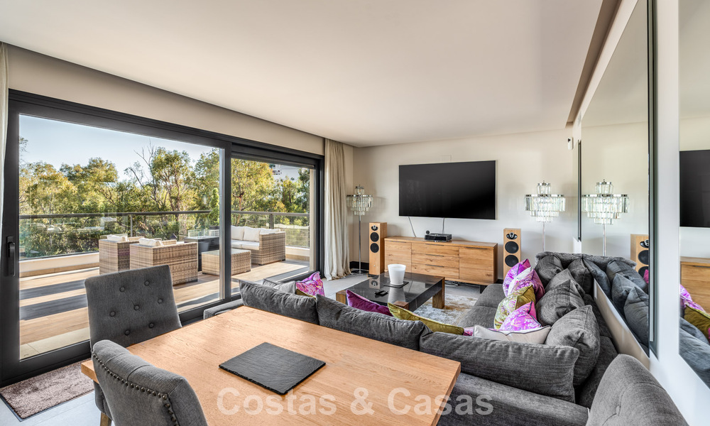 Move-in ready, modern penthouse in a lakeside complex with panoramic views for sale in Nueva Andalucia, Marbella 781588