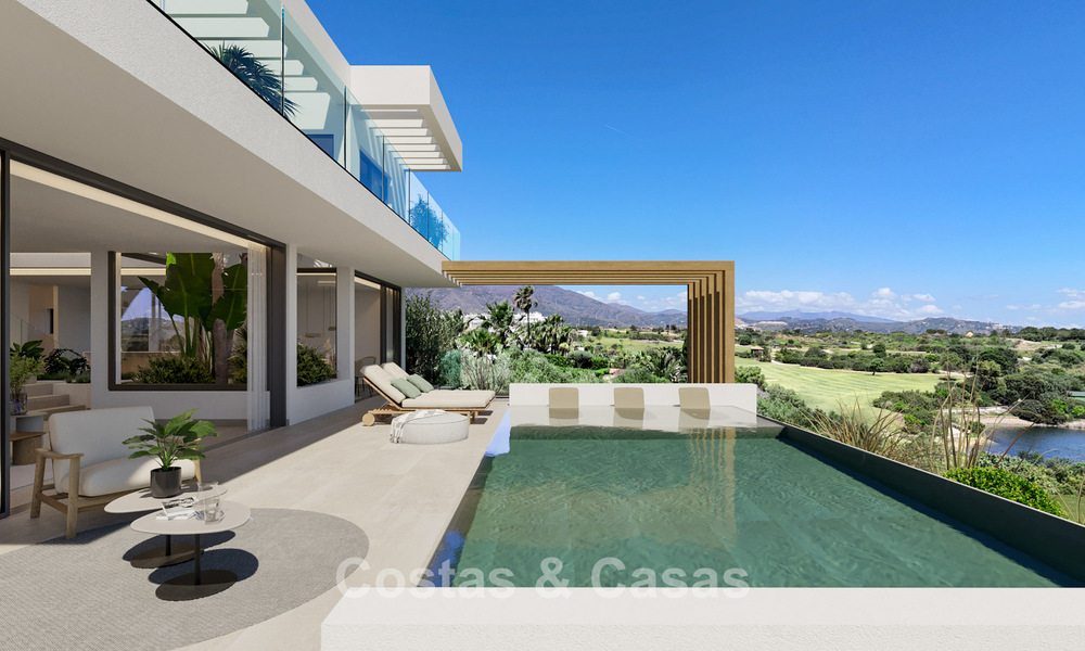 New to the market! High-tech designer villas for sale in a sought-after golf setting near the centre of Estepona 781763