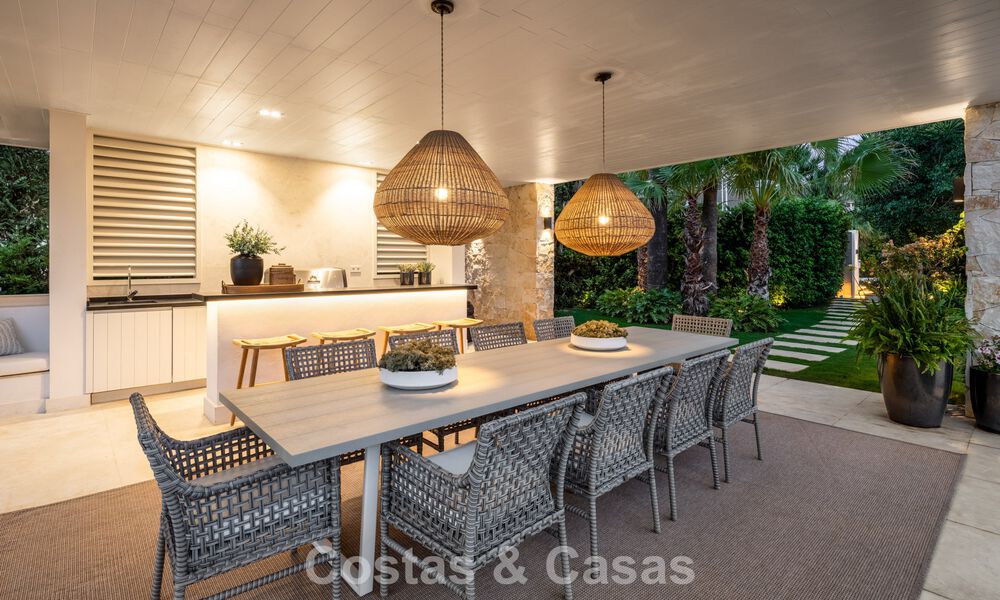 Magnificent frontline golf villa for sale in the heart of Nueva Andalucia, Marbella 781776