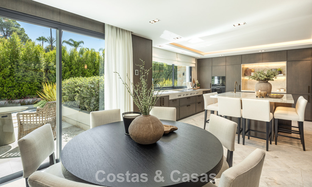 Magnificent frontline golf villa for sale in the heart of Nueva Andalucia, Marbella 781782