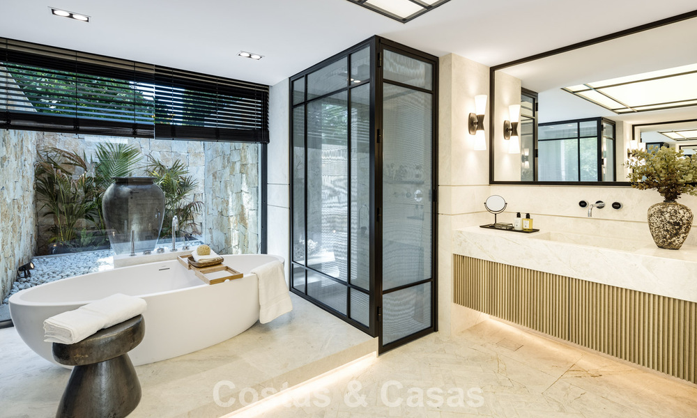 Magnificent frontline golf villa for sale in the heart of Nueva Andalucia, Marbella 781789